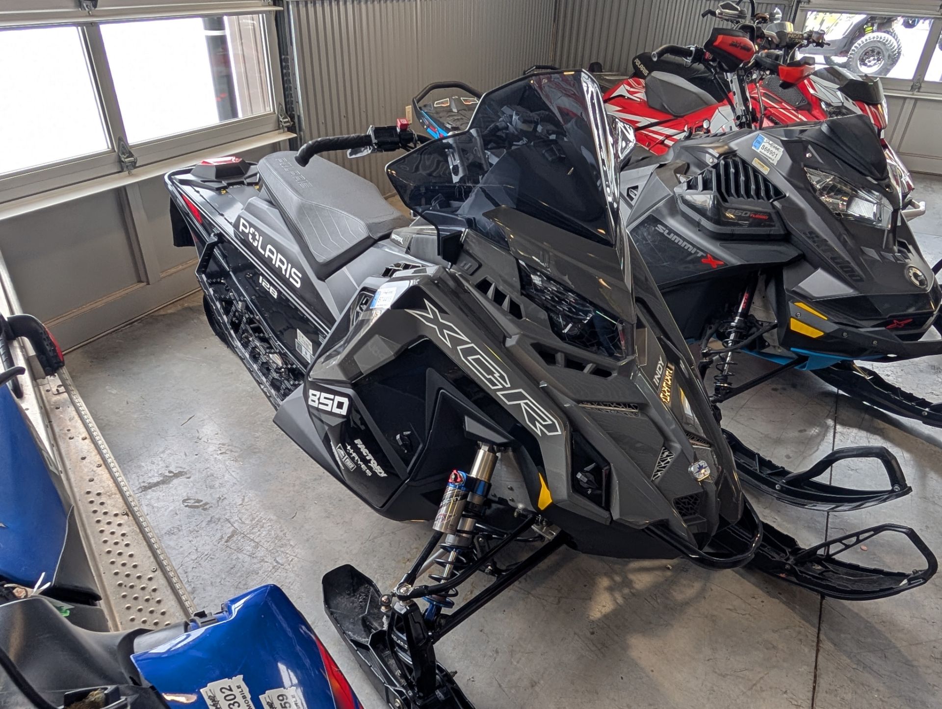 Pre-Owned 2024 Polaris 850 Indy XCR 128 SC ES For Sale - Image 3