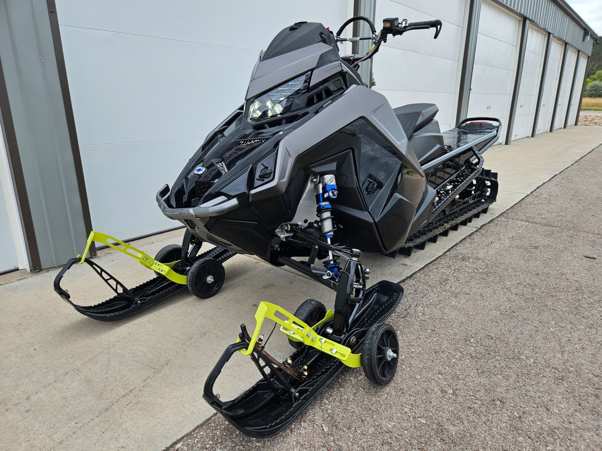Pre-Owned 2022 Polaris 850 PRO RMK Matryx Slash 165 2.75 in. SC - Image 2