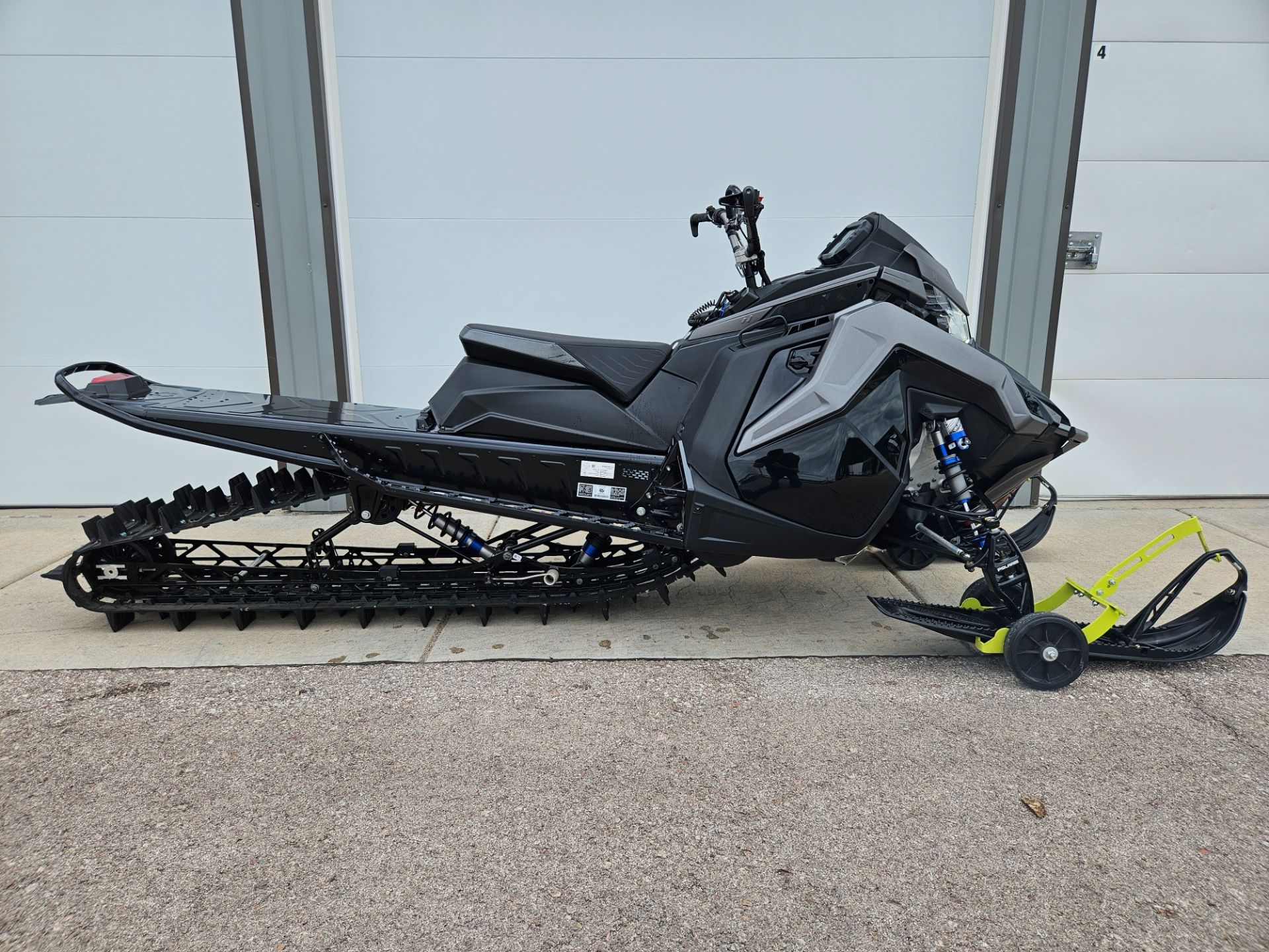 Pre-Owned 2022 Polaris 850 PRO RMK Matryx Slash 165 2.75 in. SC - Image 3