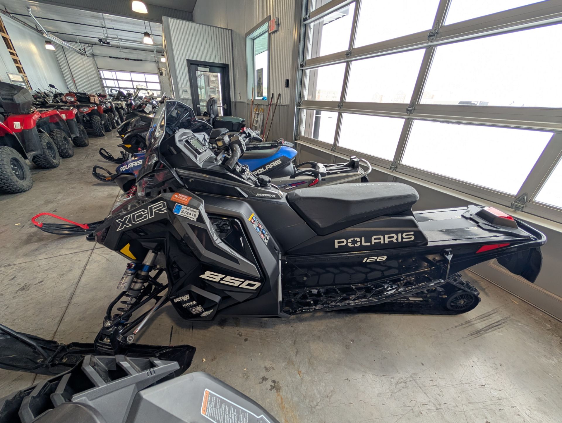 Pre-Owned 2024 Polaris 850 Indy XCR 128 SC ES For Sale - Image 2