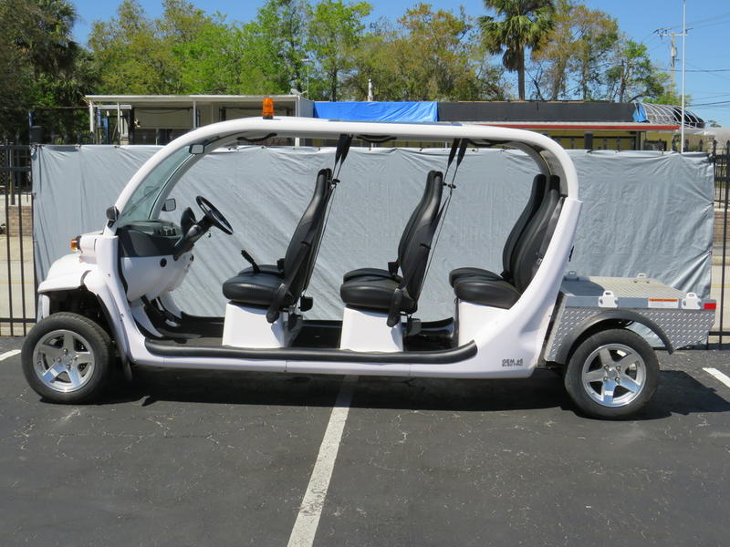 Pre-Owned 2015 GEM E6 Lithium Golf Cart For Sale - Image 5