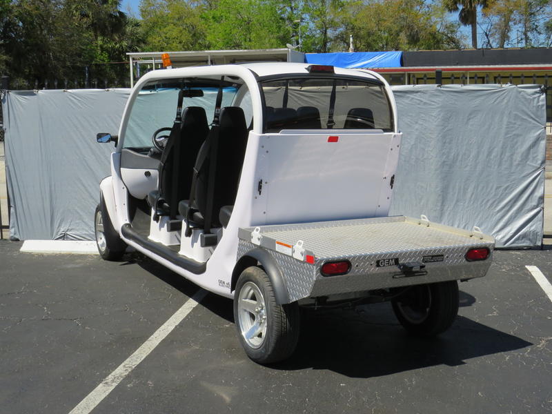 Pre-Owned 2015 GEM E6 Lithium Golf Cart For Sale - Image 6