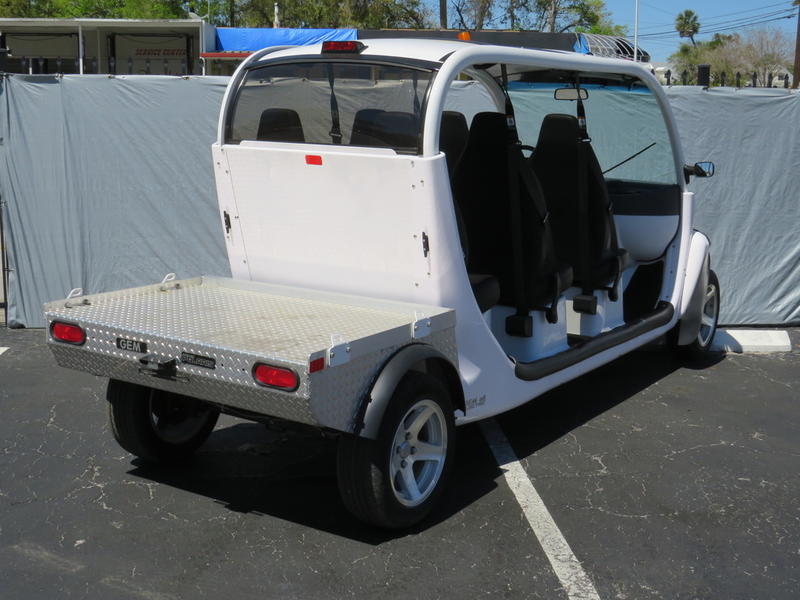 Pre-Owned 2015 GEM E6 Lithium Golf Cart For Sale - Image 8