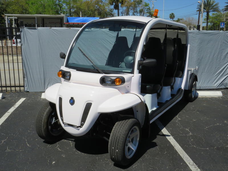 Pre-Owned 2015 GEM E6 Lithium Golf Cart For Sale - Image 2