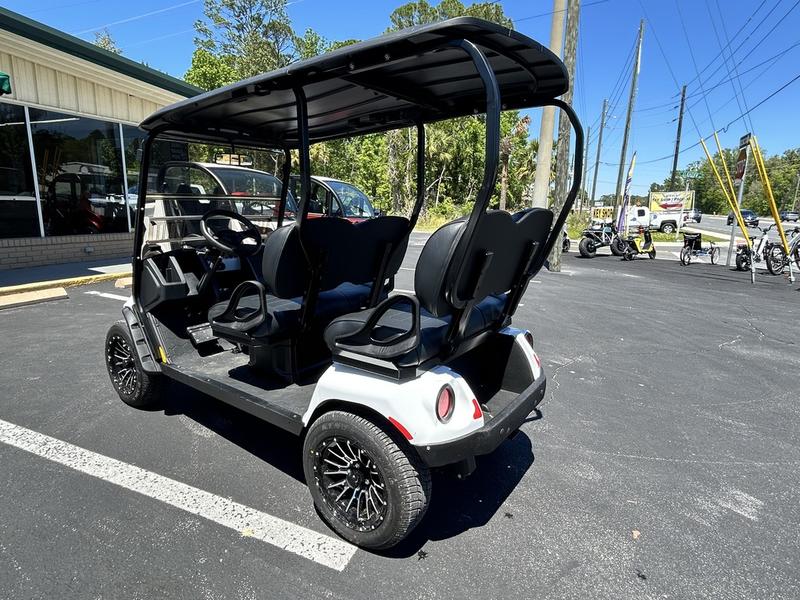 Pre-Owned 2022 E-Z-GO Liberty ELiTE Lithium Bright White - Image 5