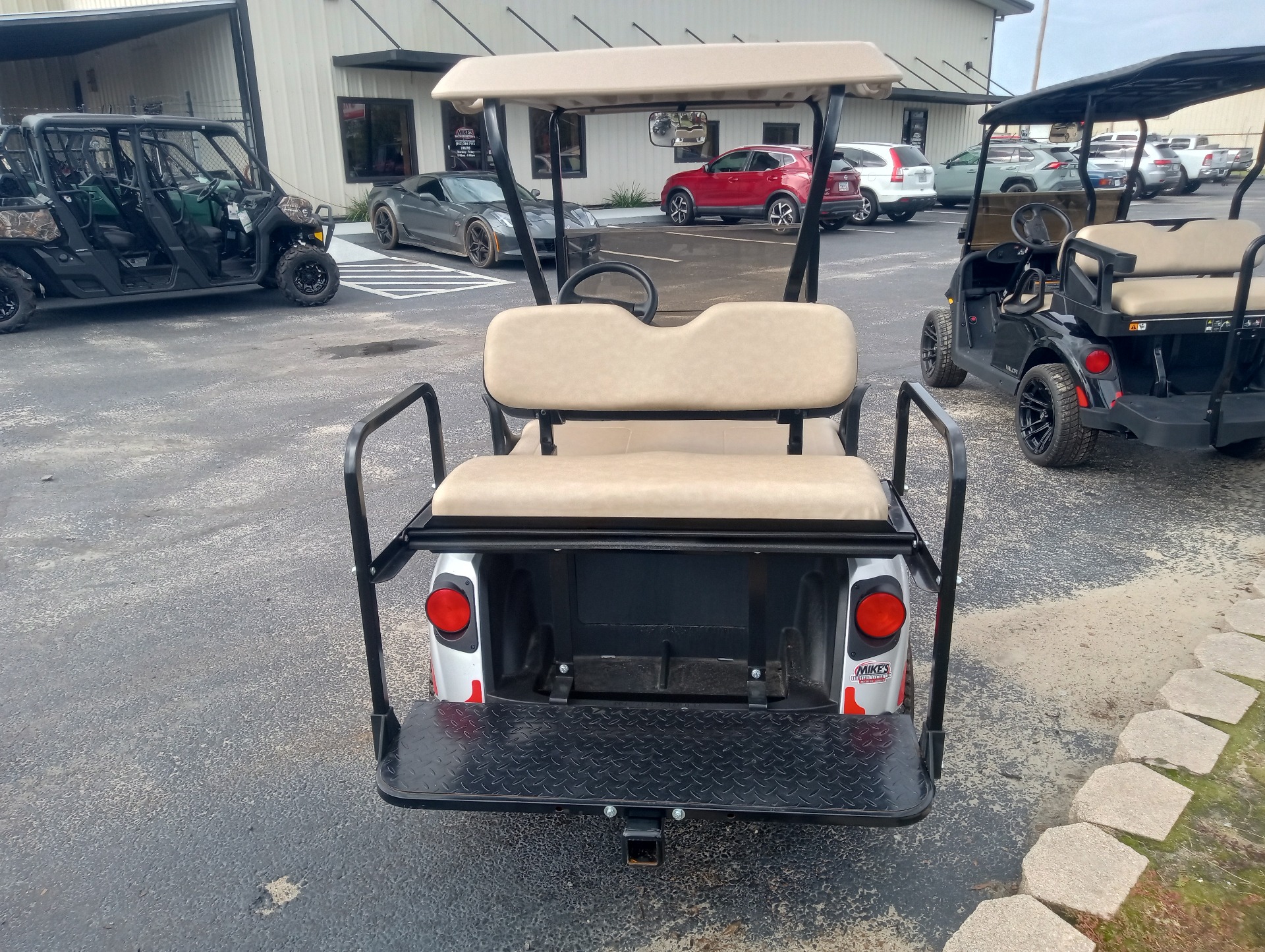 Pre-Owned 2023 E-Z-GO Valor EX1 Gas - Image 11