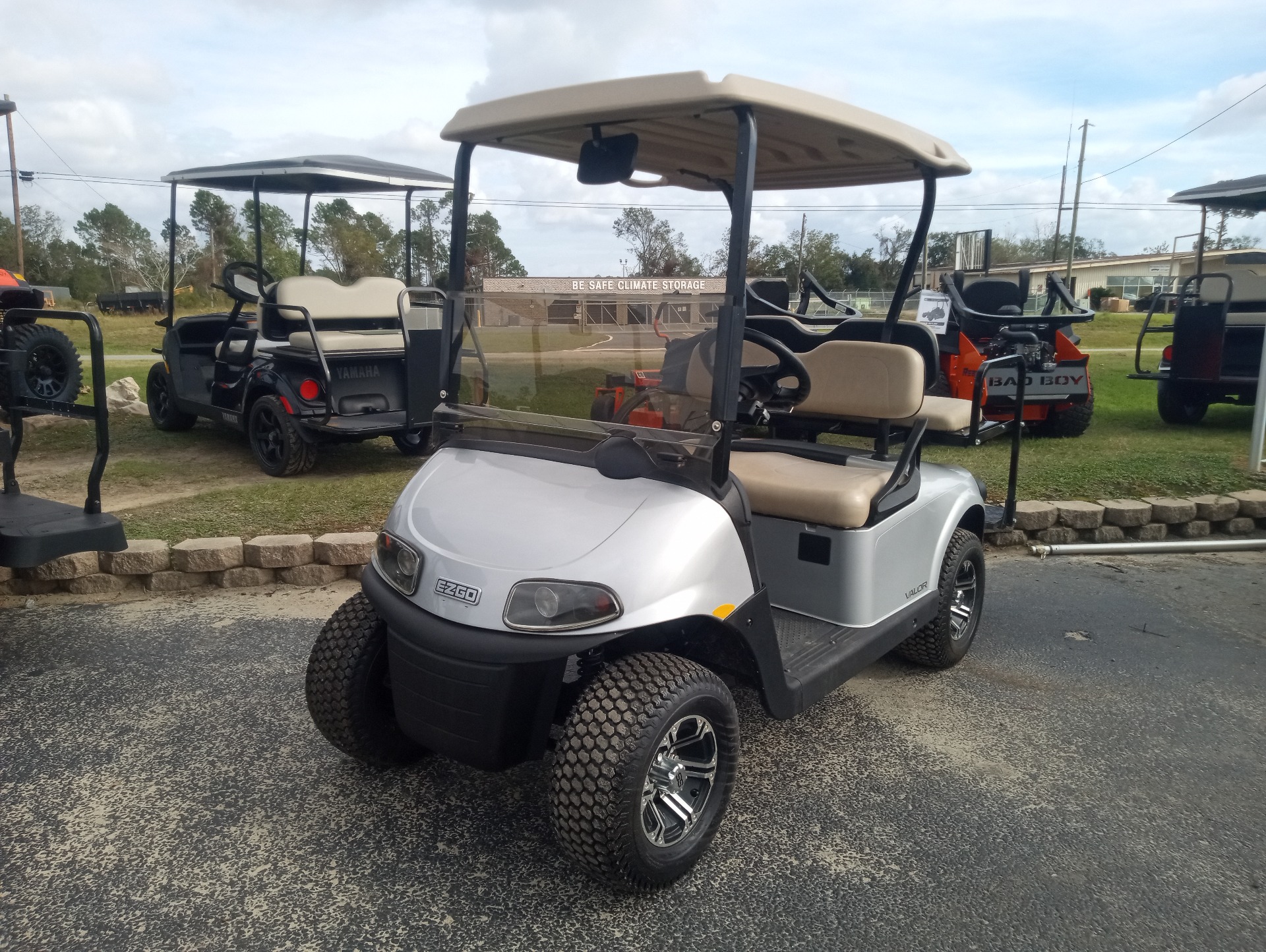 Pre-Owned 2023 E-Z-GO Valor EX1 Gas - Image 3