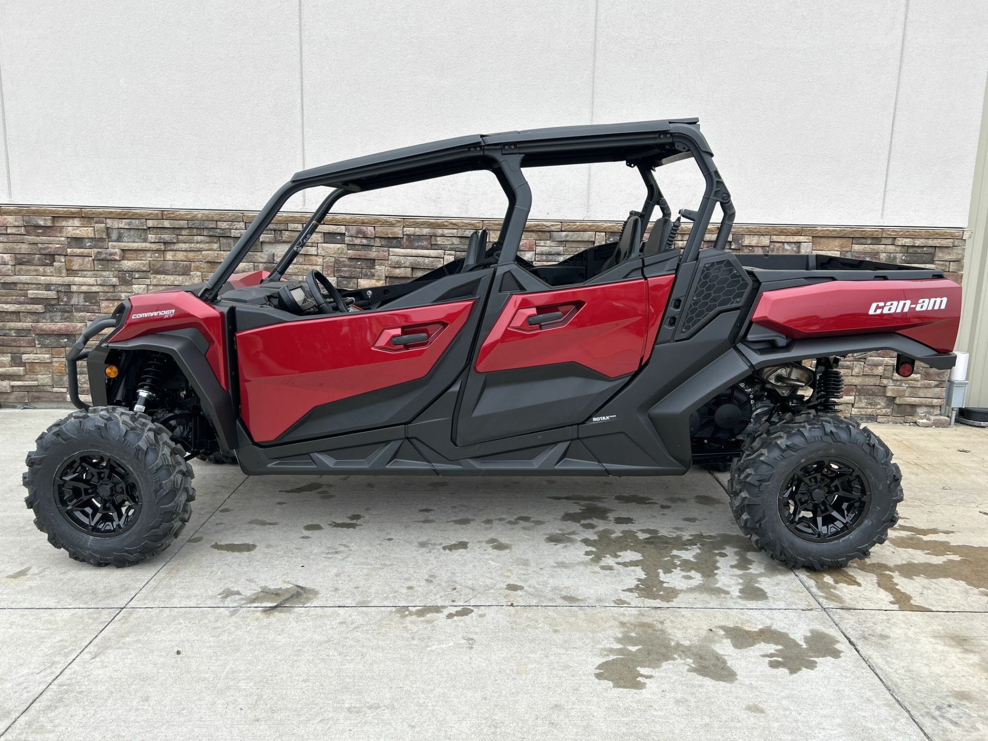 New 2024 Can-Am Commander MAX XT 700 - Image 3