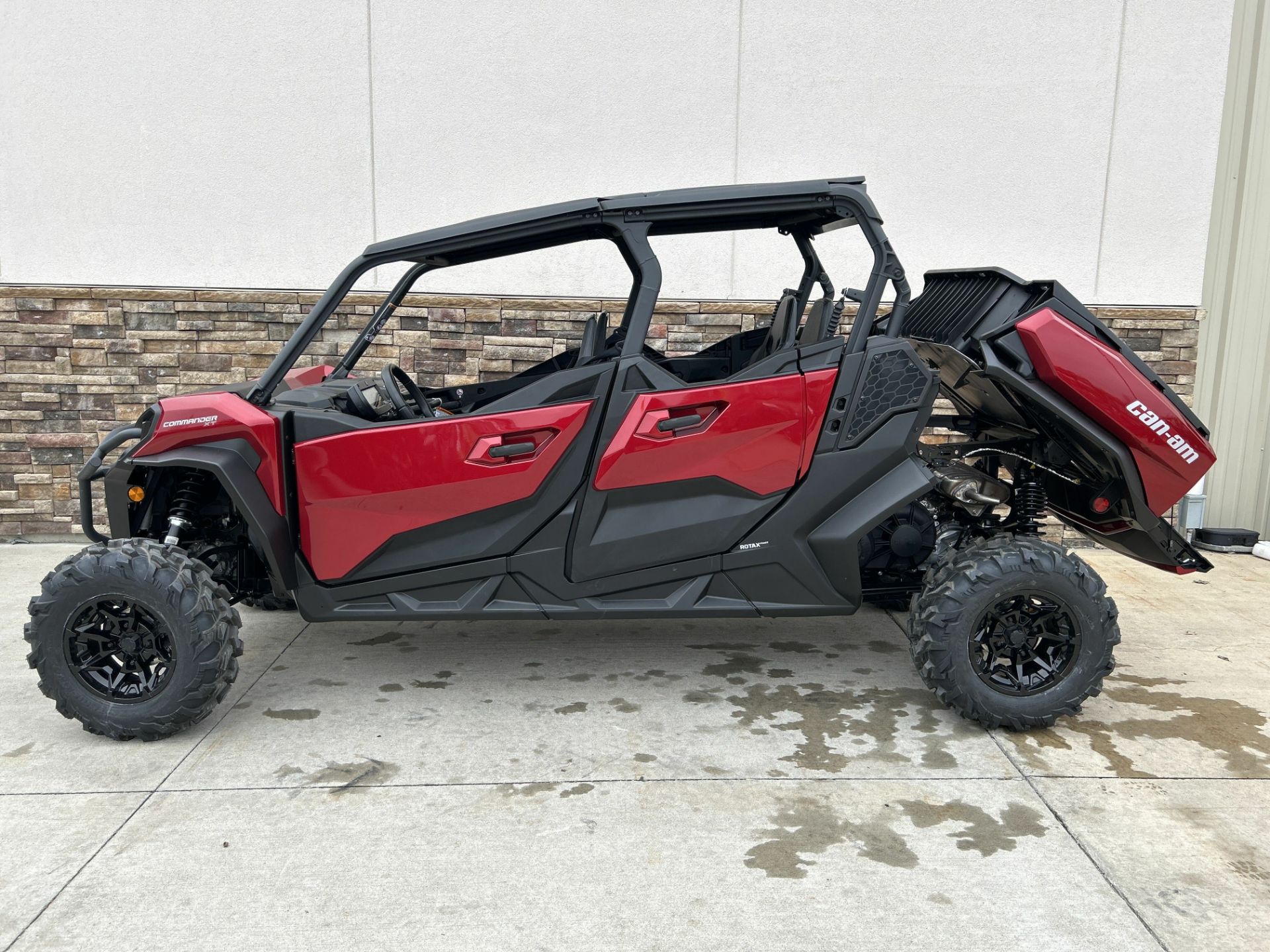 New 2024 Can-Am Commander MAX XT 700 - Image 4