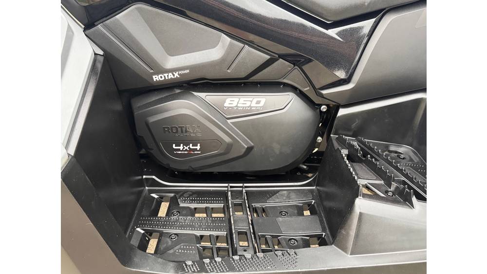 Pre-Owned 2024 Can-Am OUTLANDER 850 MAX XT-P - Image 18