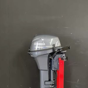 New Yamaha 8 hp outboard Motor