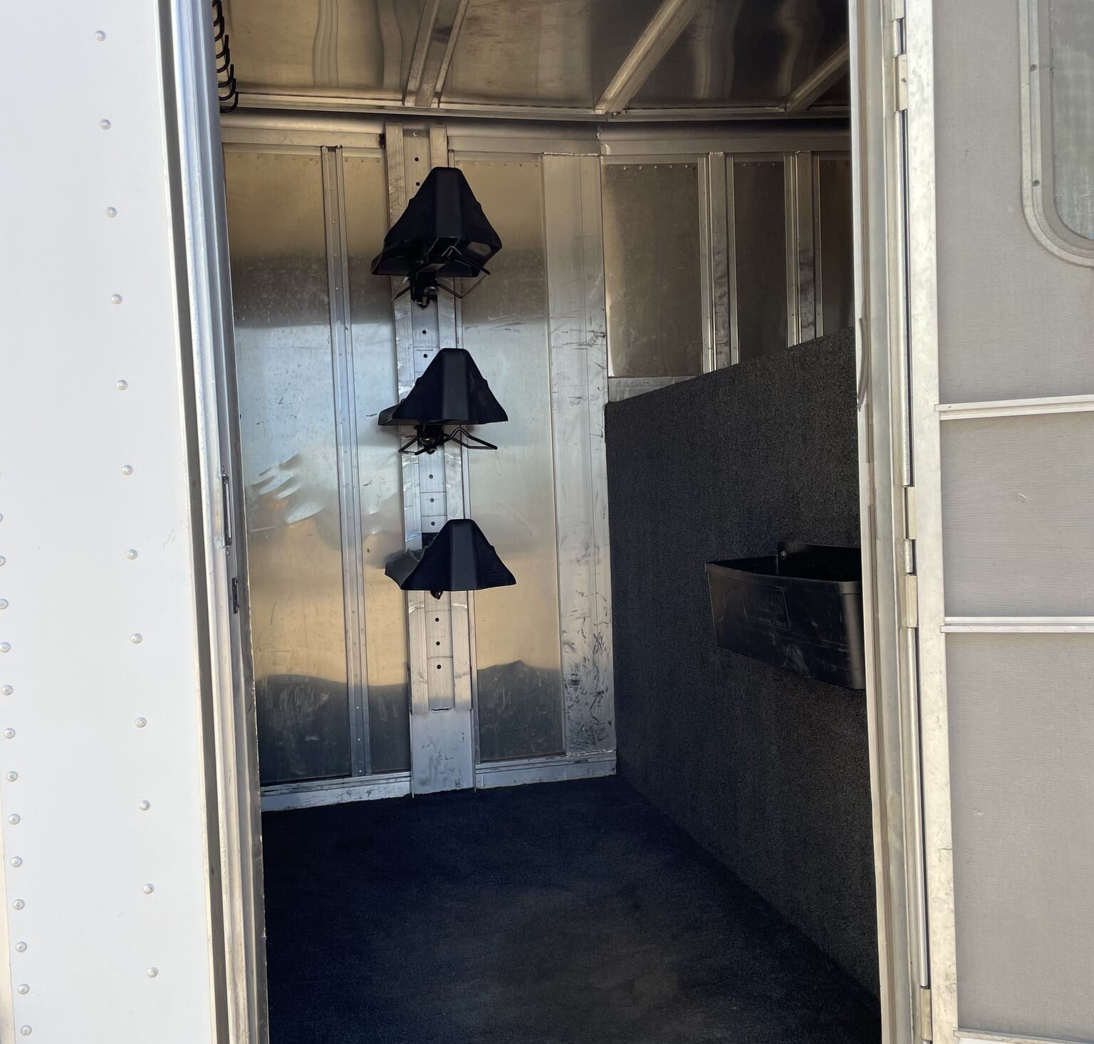 Used 2010 Featherlite 24FT Stock Combo - 2 Compartments - Image 6