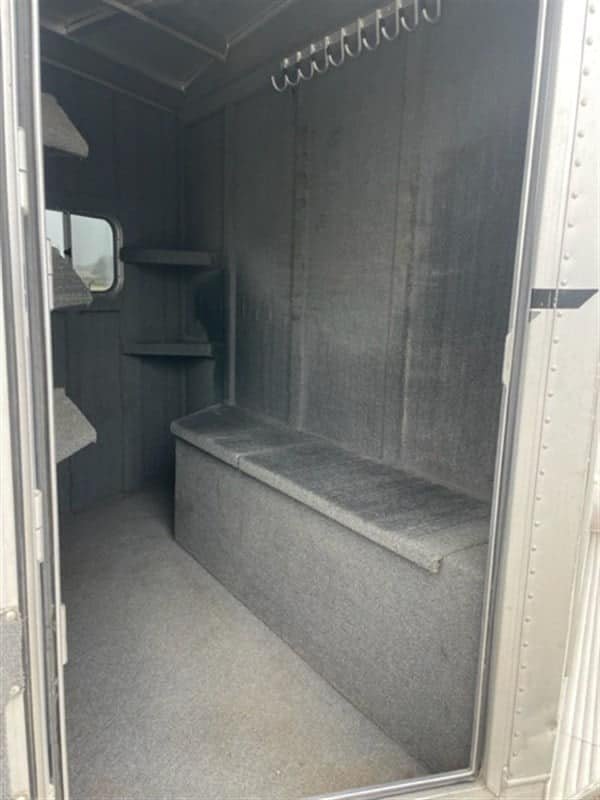 1999 Elite Custom 3 Horse Trailer - Image 11