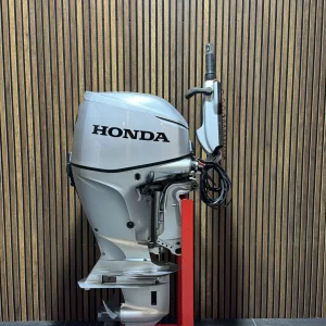 Honda 60 HP EFI outboard engine