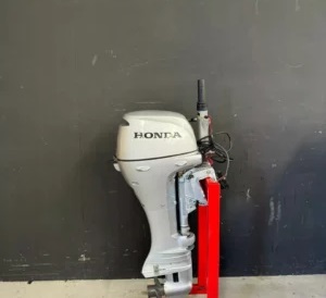Honda BF8 Outboard Engine