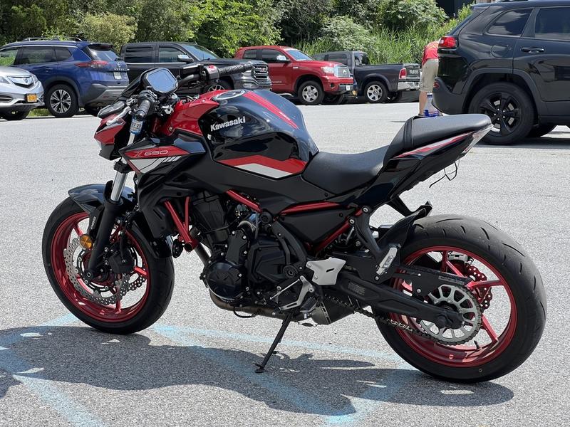 2024 Kawasaki Z650 ABS – Candy Persimmon Red - Image 11